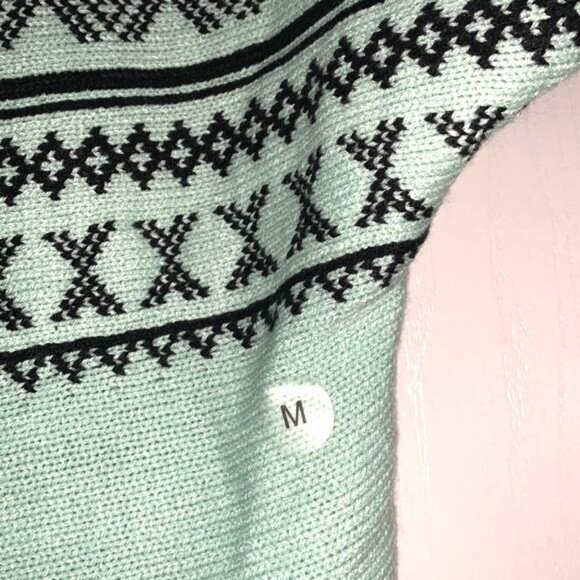 New York & Company Mint Green Sweater With Black Geometric Print V-Neck 3/4 Slee - Picture 3 of 8